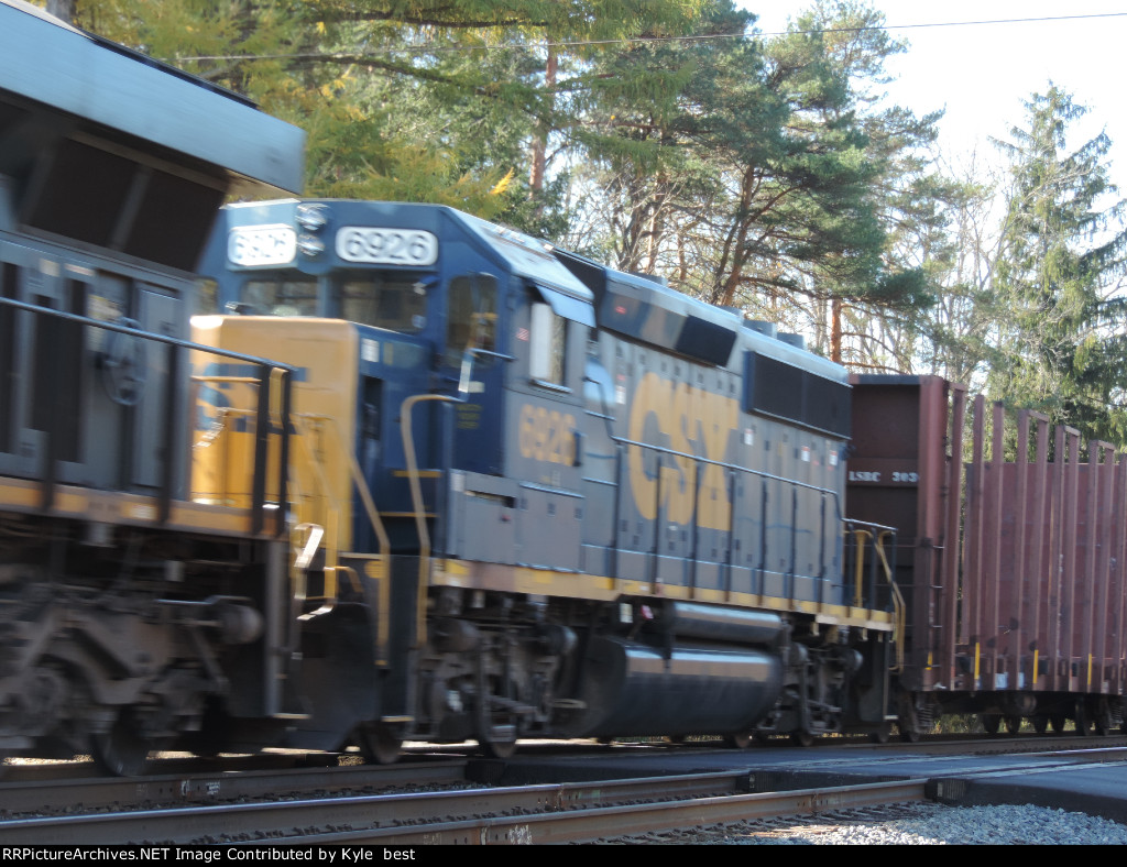 CSX 6926 on M560